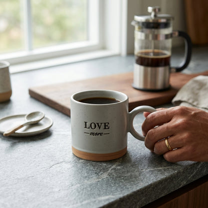 Taza de Cerámica Artesanal "LOVE more" - Diseño Minimalista con Asa Circular